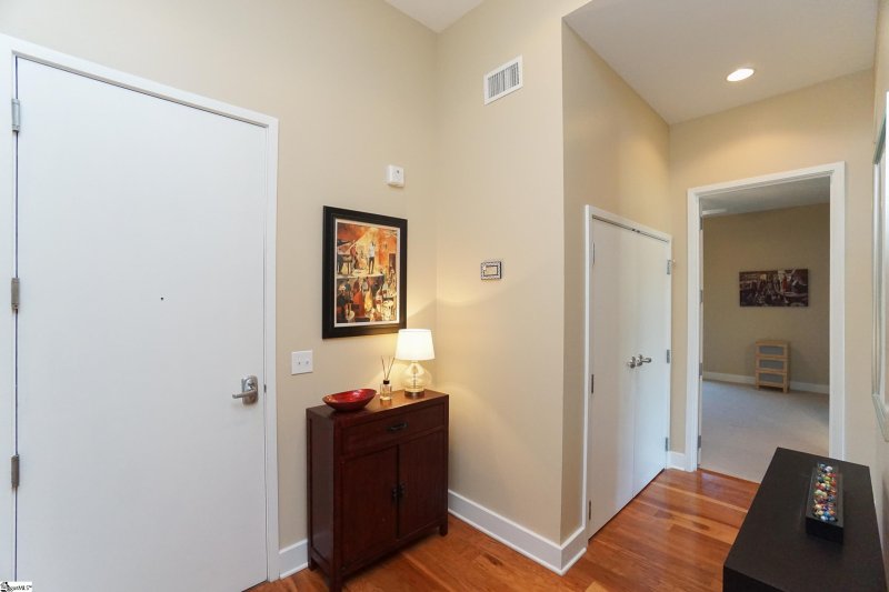 Property image 5 at 400 E Mcbee Avenue, Greenville, SC 29601