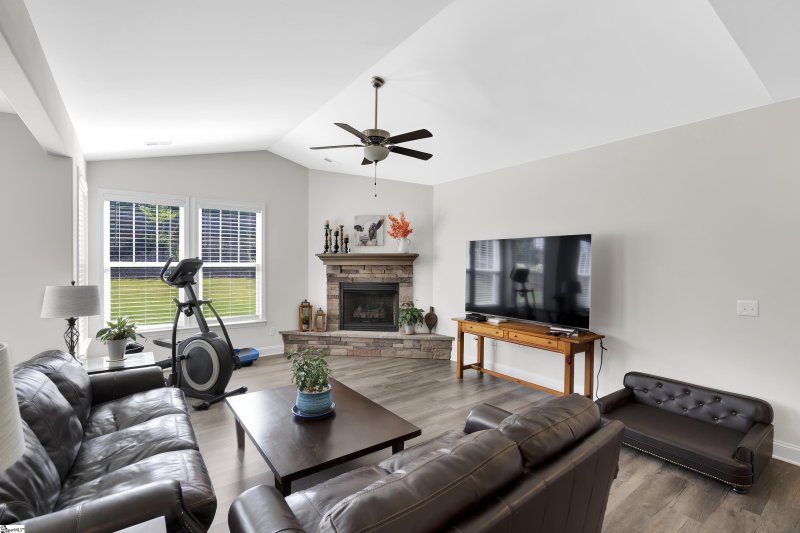 Property image 2 at 110 Ridgefield Lane, Greer, SC 29651