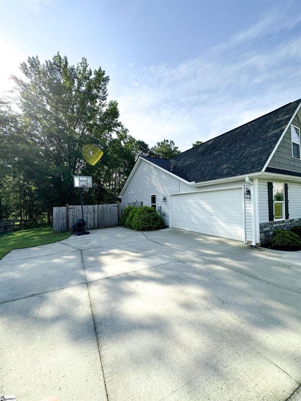 Property image 2 at 236 Redcoat Court, Simpsonville, SC 29680