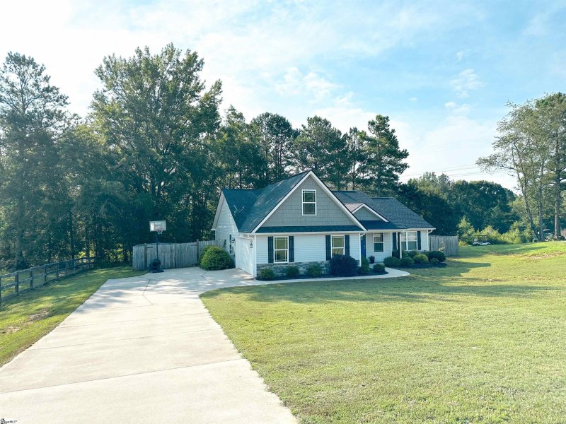 Property image 4 at 236 Redcoat Court, Simpsonville, SC 29680