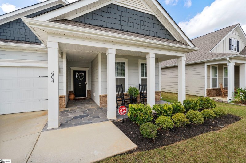 Property image 2 at 604 Raleighwood Lane, Simpsonville, SC 29681