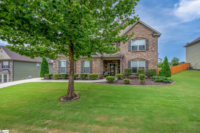 Property image 2 at 120 Sapphire Pointe Drive, Duncan, SC 29334