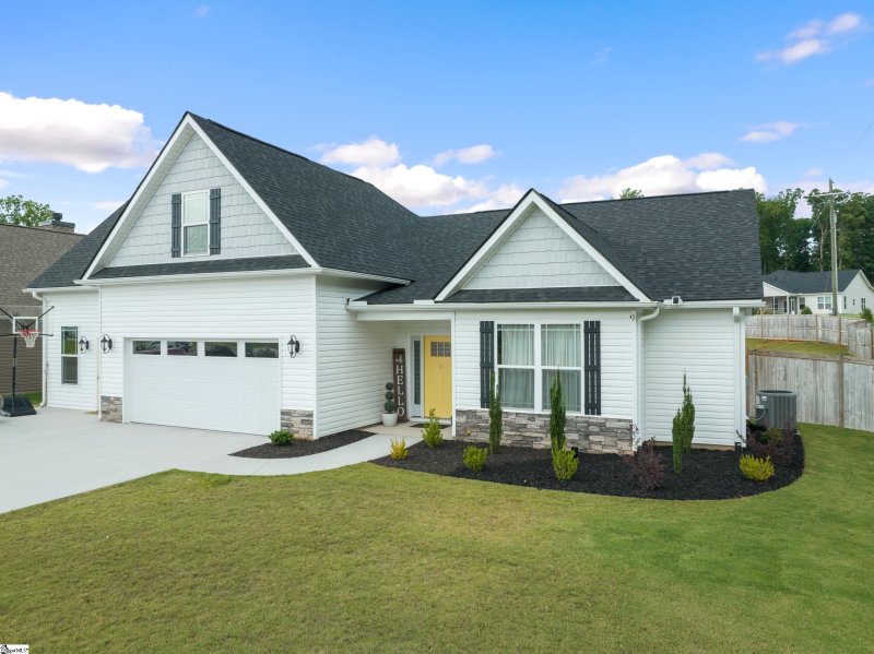 Property image 2 at 2 Judge Looper Court, Travelers Rest, SC 29690