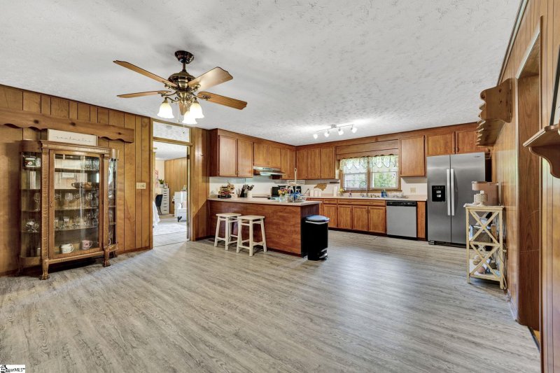 Property image 3 at 605 S Adair Street, Clinton, SC 29325