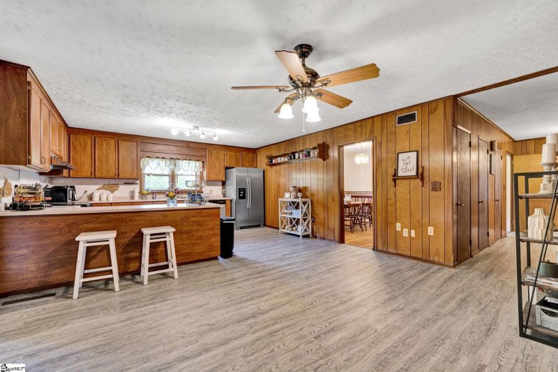 Property image 4 at 605 S Adair Street, Clinton, SC 29325