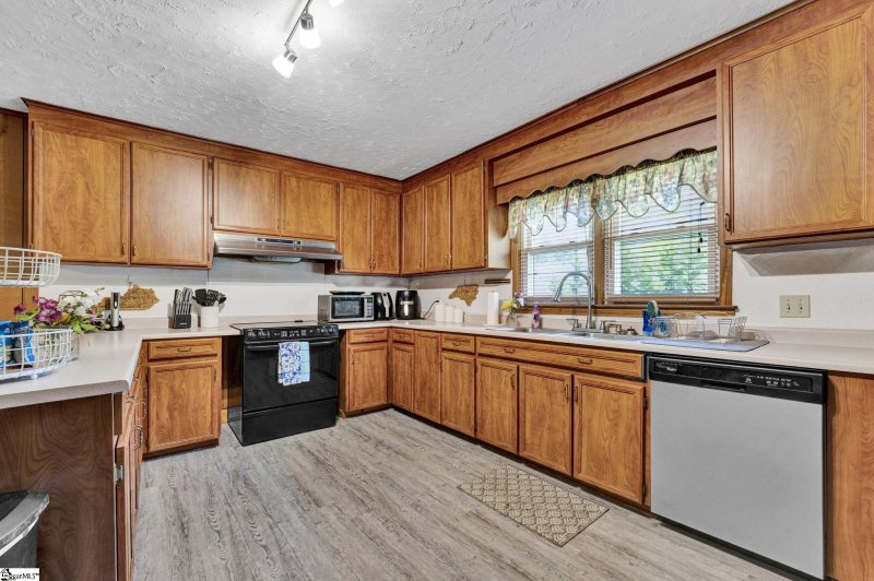 Property image 5 at 605 S Adair Street, Clinton, SC 29325