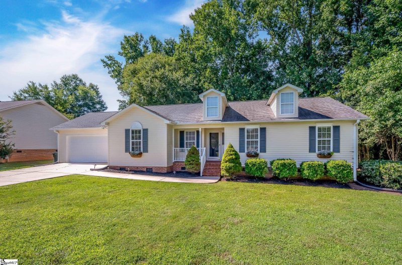 Property image 2 at 113 Patio Road, Easley, SC 29642