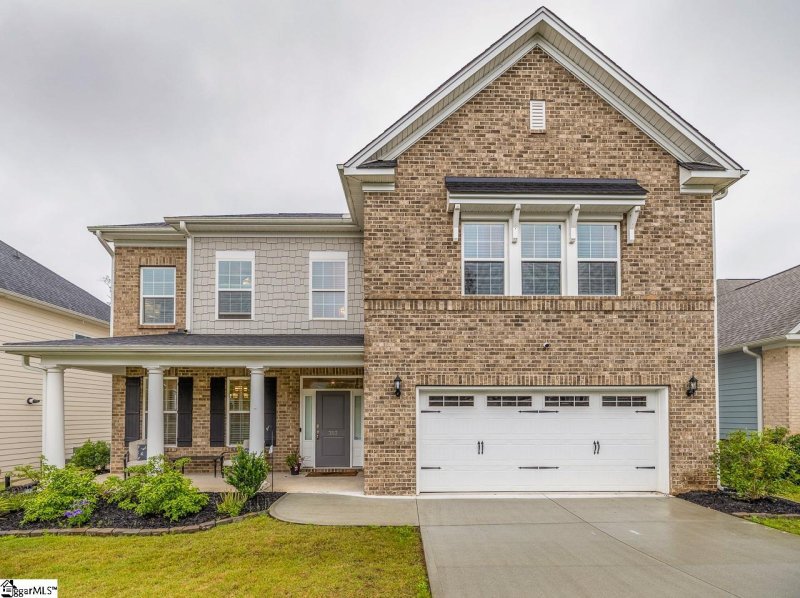 Property image 2 at 303 Arborwalk Court, Simpsonville, SC 29681