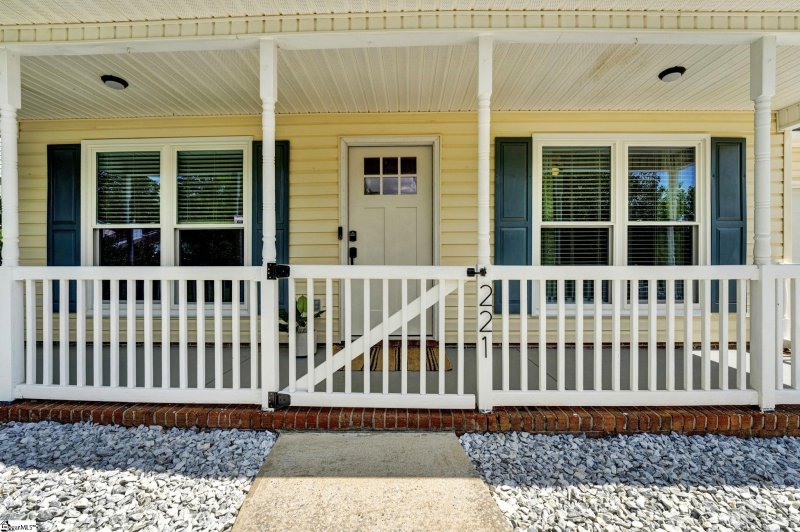 Property image 2 at 221 Twin Falls Drive, Simpsonville, SC 29680