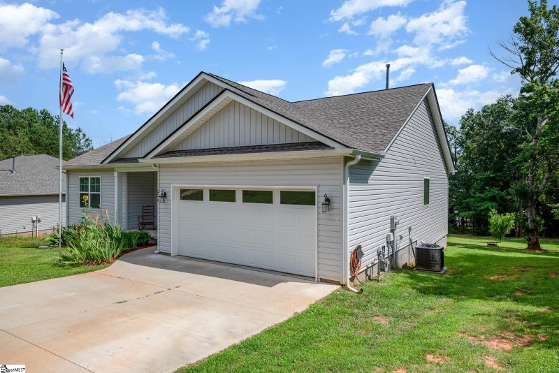 Property image 3 at 224 Hallmark Circle, Easley, SC 29640