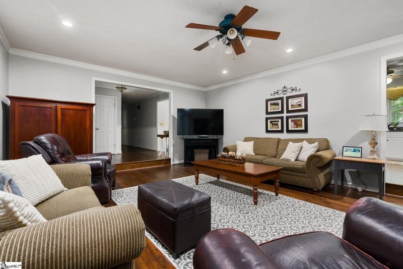 Property image 4 at 3 Robin Road, Greenville, SC 29609