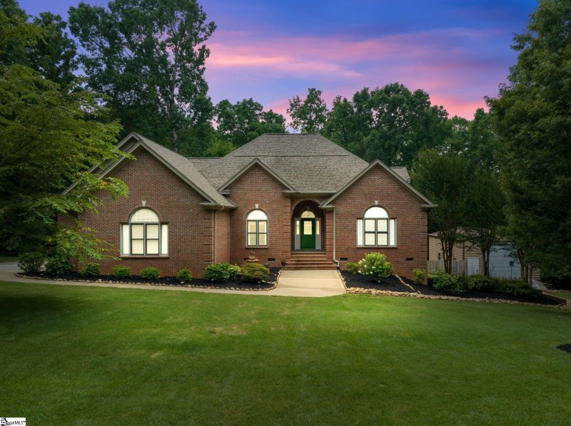 Property image 2 at 112 Walton Court, Greer, SC 29651