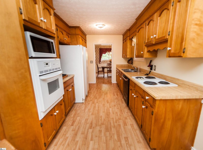 Property image 5 at 2 Roberta Drive, Greenville, SC 29615