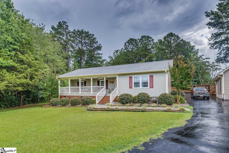 Property image 2 at 206 Highland Street, Laurens, SC 29360