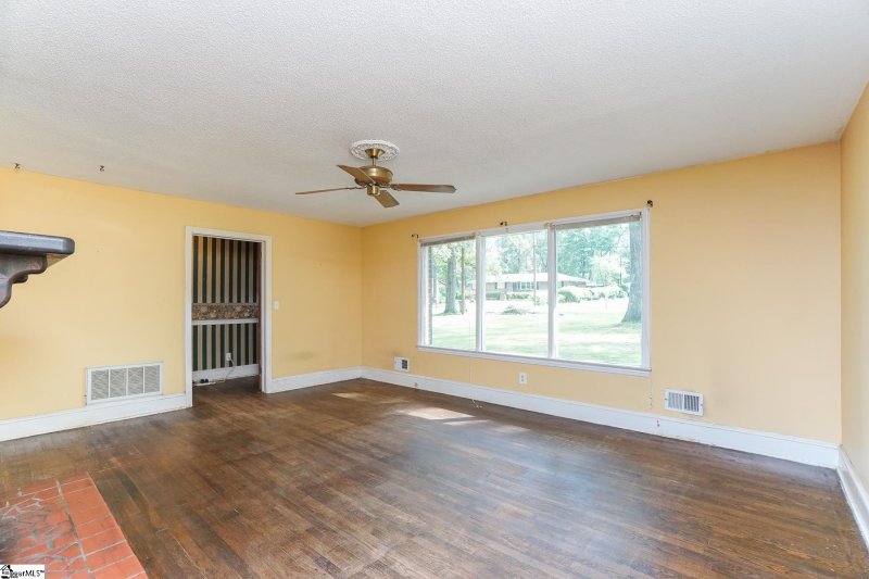 Property image 4 at 404 Elizabeth Drive, Greenville, SC 29615