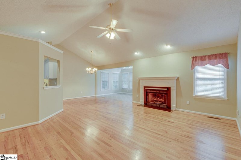 Property image 4 at 16 Summer Hill Road, Simpsonville, SC 29681