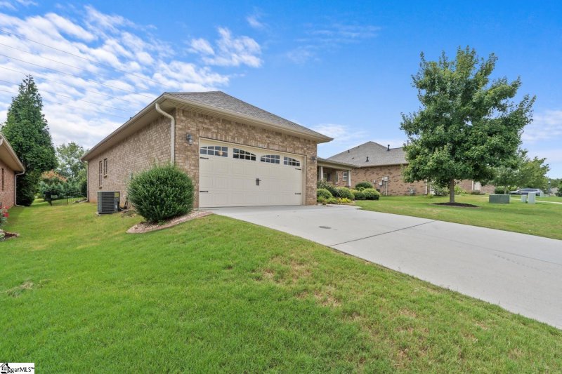 Property image 2 at 208 Reedy Springs Lane, Greenville, SC 29605