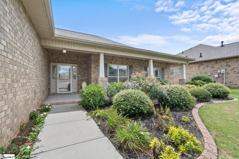 Property image 3 at 208 Reedy Springs Lane, Greenville, SC 29605
