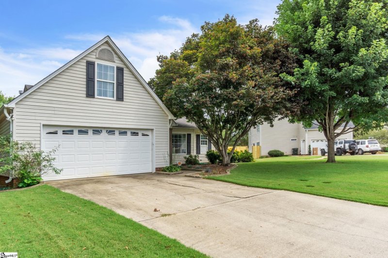 Property image 3 at 102 Bramford Way, Simpsonville, SC 29680