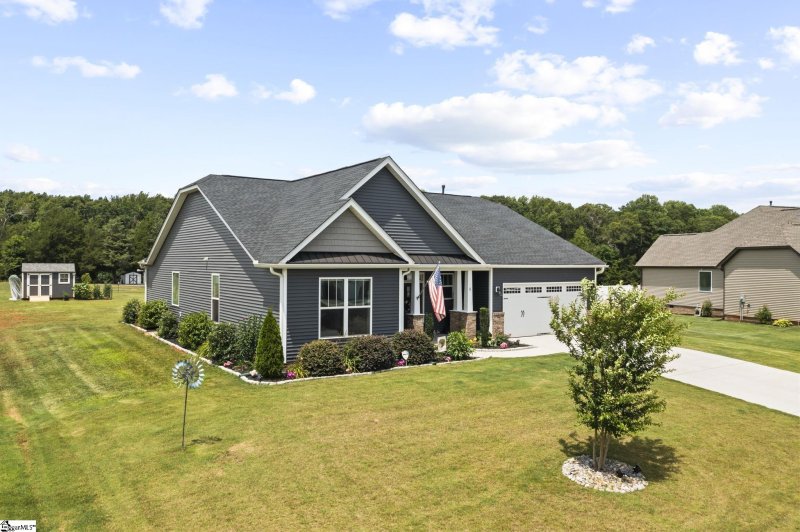 Property image 3 at 5 Fitzwilliam Place, Piedmont, SC 29673