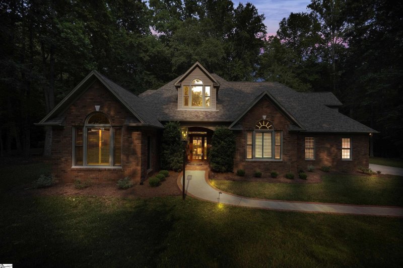 Property image 2 at 407 Black Oak Court, Spartanburg, SC 29306