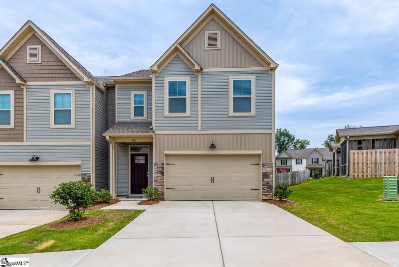 Property image 2 at 400 Cedar Bluff Way, Mauldin, SC 29662