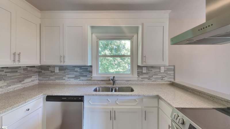 Property image 3 at 226 Willow Oaks Drive, Spartanburg, SC 29301