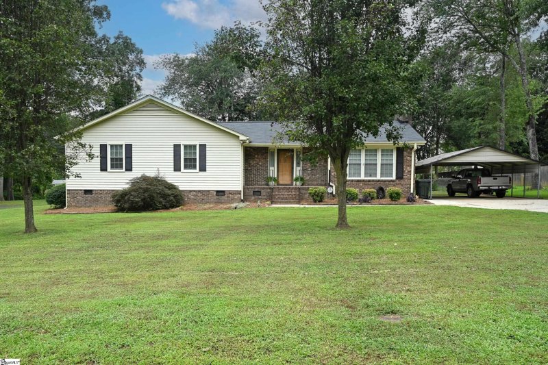Property image 2 at 200 Barry Drive, Greer, SC 29650