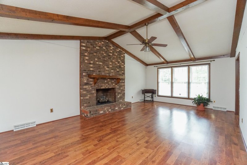 Property image 4 at 200 Barry Drive, Greer, SC 29650