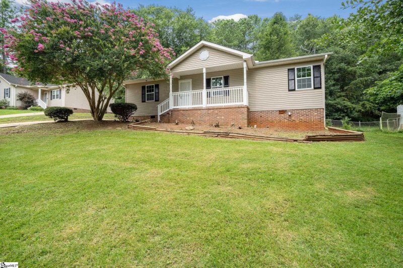 Property image 2 at 1600 Winding Way, Taylors, SC 29687