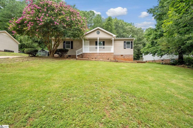 Property image 3 at 1600 Winding Way, Taylors, SC 29687