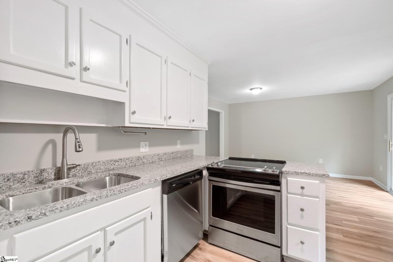 Property image 4 at 1600 Winding Way, Taylors, SC 29687