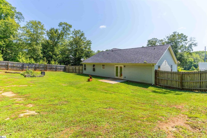 Property image 3 at 233 Redcoat Court, Simpsonville, SC 29680