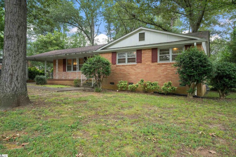 Property image 2 at 303 Creighton Drive, Taylors, SC 29687-3617