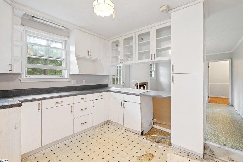 Property image 3 at 303 Creighton Drive, Taylors, SC 29687-3617