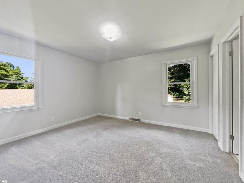 Property image 5 at 351 Meadowbrook Avenue, Woodruff, SC 29388