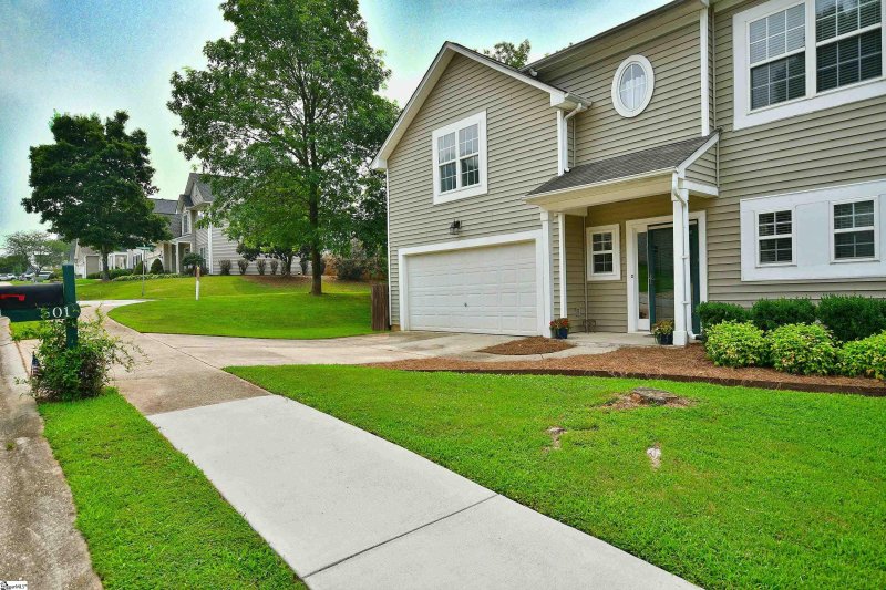 Property image 2 at 501 Grafton Court, Greer, SC 29650