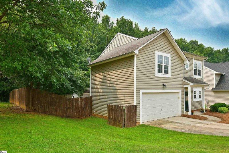 Property image 3 at 501 Grafton Court, Greer, SC 29650