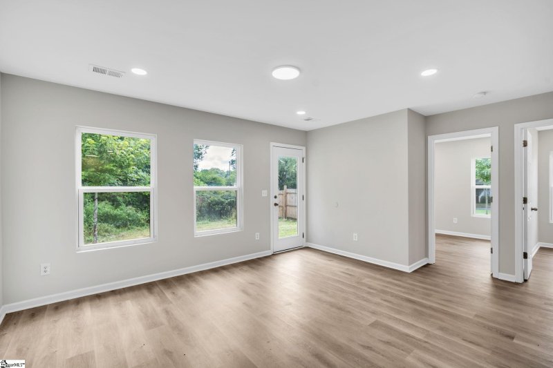 Property image 3 at 218 N Florida Avenue, Greenville, SC 29611