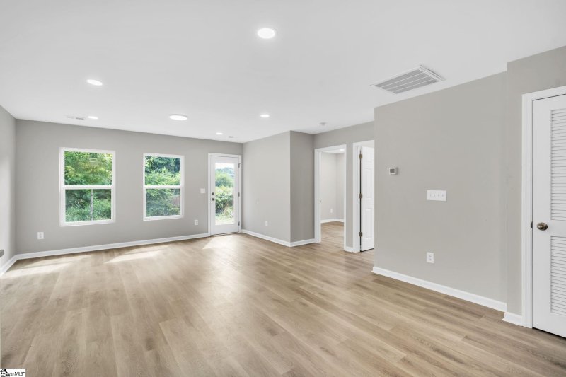 Property image 4 at 218 N Florida Avenue, Greenville, SC 29611