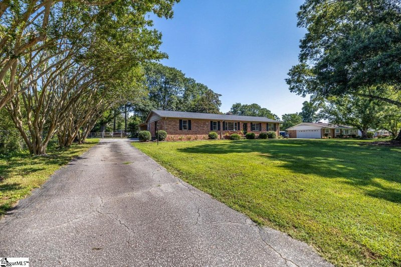 Property image 2 at 105 Thunderbird Place, Spartanburg, SC 29307