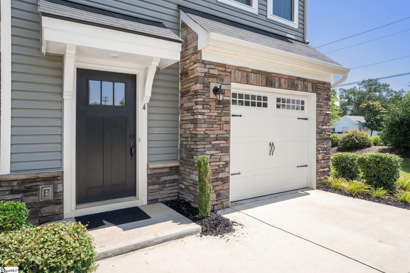 Property image 3 at 4 Country Dale Drive, Greer, SC 29650