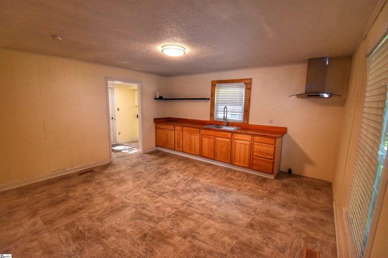 Property image 2 at 334 Poole Street, Woodruff, SC 29388