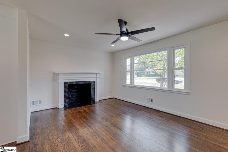 Property image 5 at 100 Crestmere Lane, Taylors, SC 29687