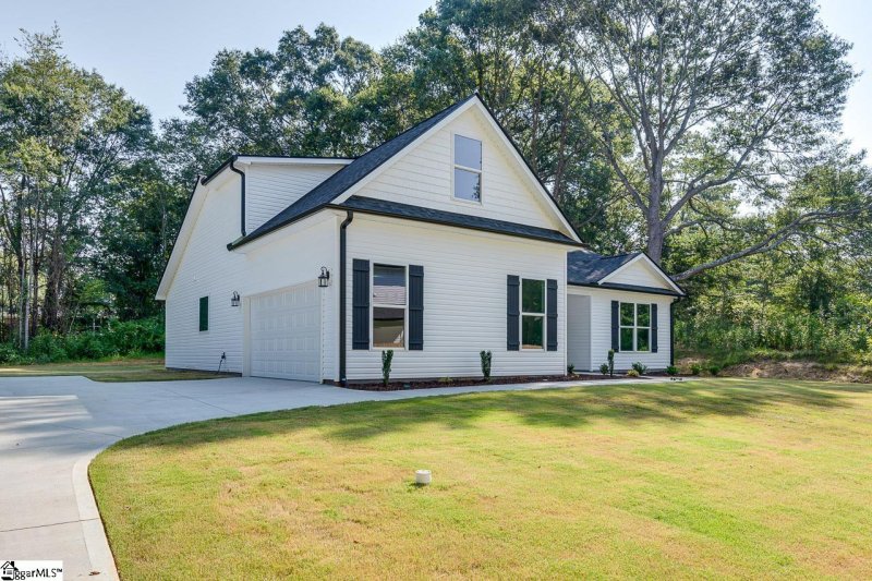 Property image 2 at 10 Suffolk Drive, Greenville, SC 29617