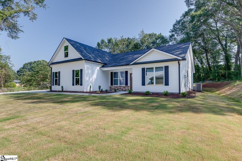 Property image 3 at 10 Suffolk Drive, Greenville, SC 29617