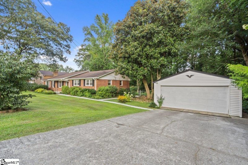 Property image 3 at 10 Woodleigh Drive, Taylors, SC 29687