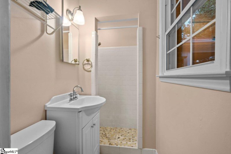 Property image 4 at 10 Woodleigh Drive, Taylors, SC 29687