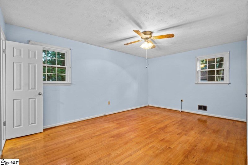 Property image 5 at 10 Woodleigh Drive, Taylors, SC 29687