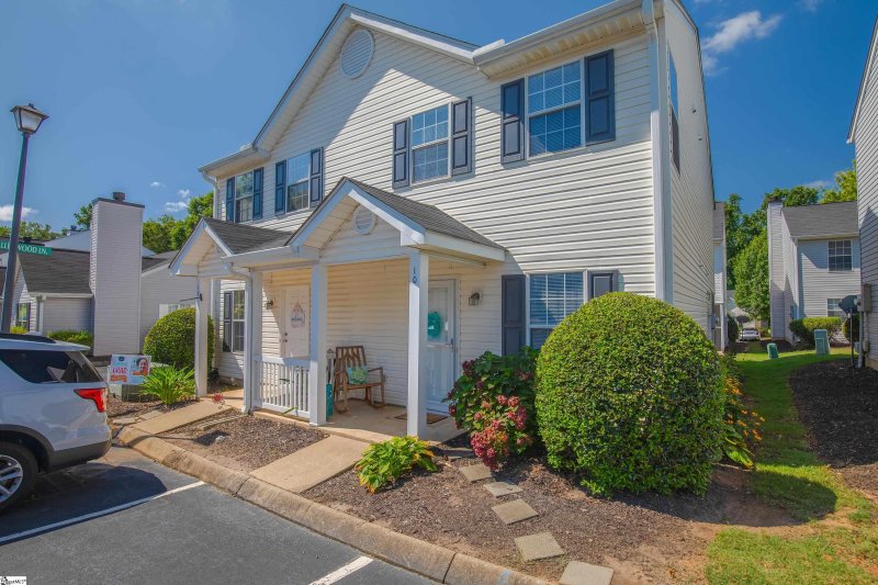 Property image 2 at 10 Hammett Grove Lane, Greer, SC 29650